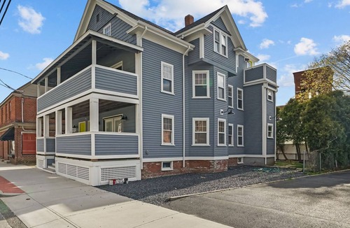 Warren House | Renovated Water Haus ⎥ +8 beds ⎥ Historic Waterfront