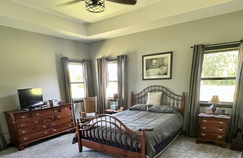 Winneconne House | Residential Home 15 miles from EAA for Executive, Business or Family Rental