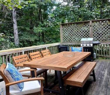 Luray House | Resplendent Cabin Haven near Shenandoah River in Virginia