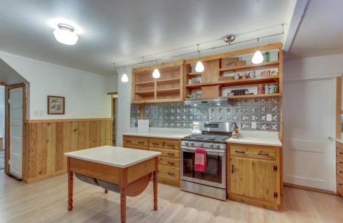 McKenzie Bridge House | Restored log cabin with classic porch - near river trails hot springs & more