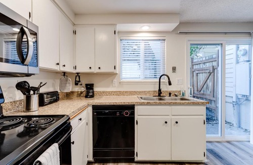 College Hill Apartment | Retreat near UO, Autzen Stadium, Amazon Park (# 1)