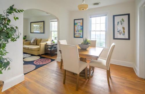 Woodland Heights House | Retro Bungalow A Block to Tennis Courts Park