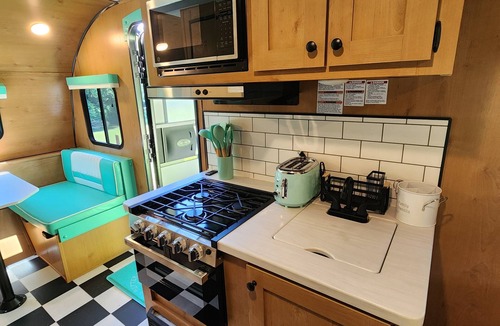 Smith House | Retro RV with Wi-Fi and air conditioning located directly on Clinch River