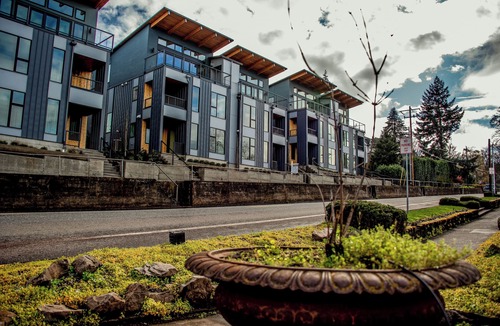 Hood River House | River Breeze - Modern luxury townhome, right in downtown w/panoramic river view.