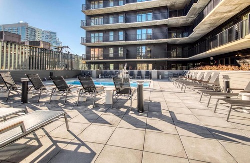 Killgubbin Apartment | River North 1br w terrace grills yoga studio CHI-1032