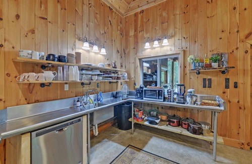 Bowman Cabin | River Retreat for the entire family