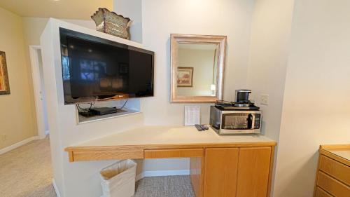 Century West Apartment | River Ridge 328B