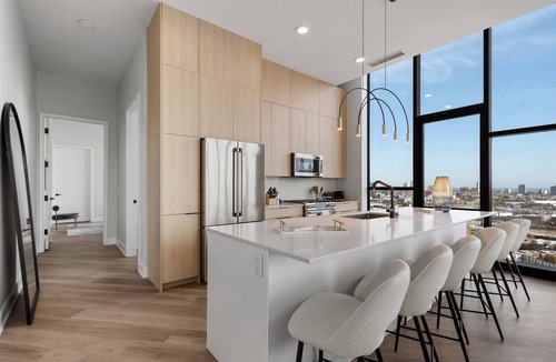 River West Apartment | River West 3BR Penthouse Duo: Skyline Comfort