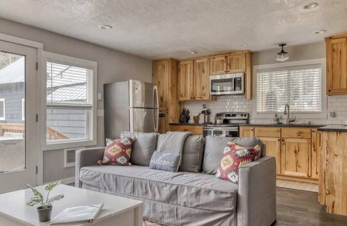 Zigzag Cabin | Riverbend Cabin Hot Tub, River Front Dog Friendly