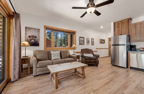 Fall River Estates Condo | Riverfront Hideaway Private Hot Tub