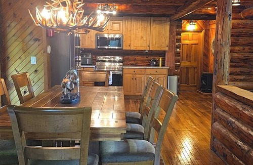 Plano Cabin | Riverfront Luxury private Cabin retreat with zipline