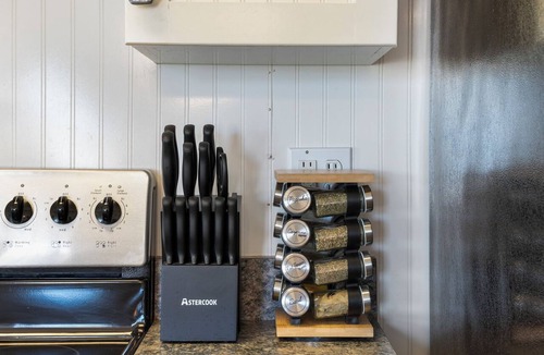 Topping House | Riverfront Nostalgia | 4BR 3 BA | Sleeps 10