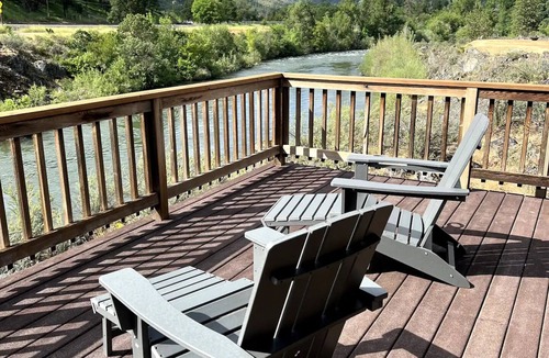 Gold Hill House | Riverside Lodging on the Rogue River in Gold Hill Oregon at the Osprey's Landing