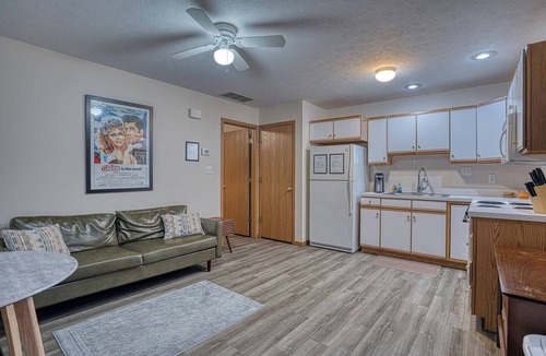 Newburgh Apartment | RiverTown Retro: 1970s Retreat | 1BR Downtown Newburgh | Walk to River & Coffee