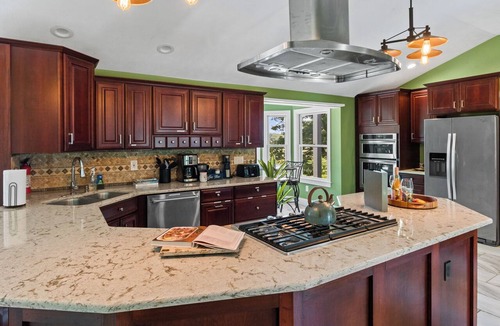 Port Ontario House | Riverview Lodge Master Suite