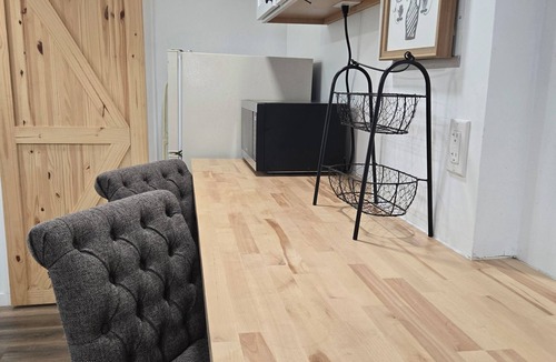Mount Vernon Apartment | Riverview Studio Apartment. Weekly/Monthly Discounts! Wifi. Convenient Location.