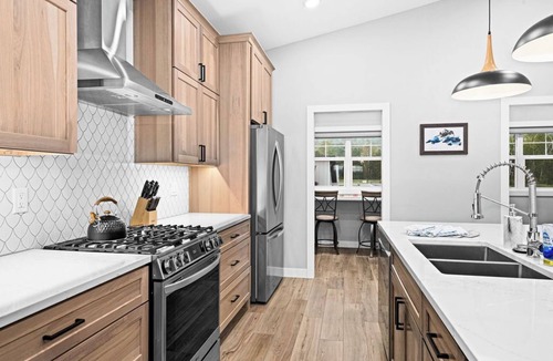 Riverside House | RiverWest Stones Throw Chalet - Sauna - River Front - Sauna - Dog Friendly