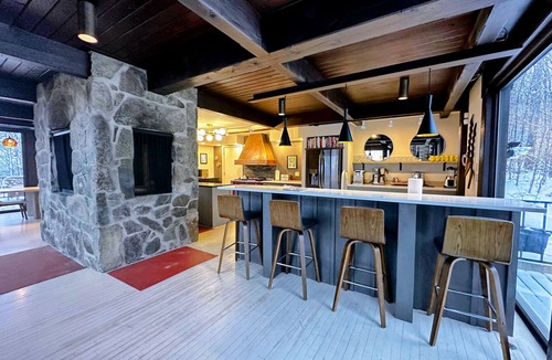 Whitefield House | RL Breathtaking views, private mountain retreat. Hot Tub, Dog Friendly, great location!