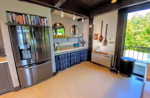 Whitefield House | RL Breathtaking views, private mountain retreat. Hot Tub, Dog Friendly, great location!