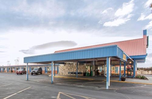 Boardman Hotel | Rodeway Inn Boardman - Hermiston