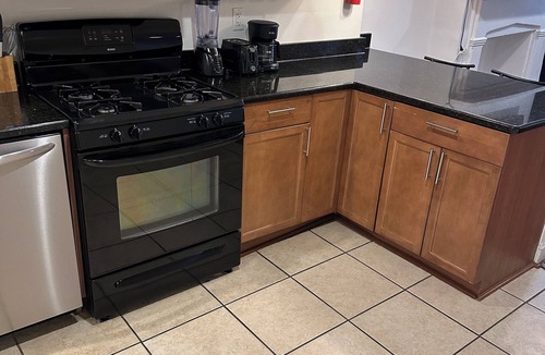Mount Vernon Triangle Apartment | Roomy Downtown TH Apt near tourist sites