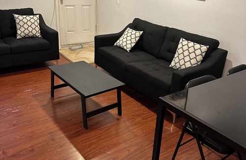 Mount Vernon Triangle Apartment | Roomy Downtown TH Apt near tourist sites