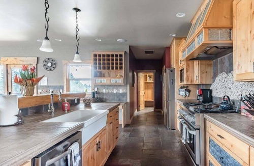 Newberg Cabin | Roosters Coop - Wine Country at a Rustic, Lodge Style Retreat with Hot Tub & Pool
