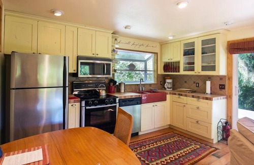 Sequim House | Rose Cottage - Charming bungalow with beautiful gardens