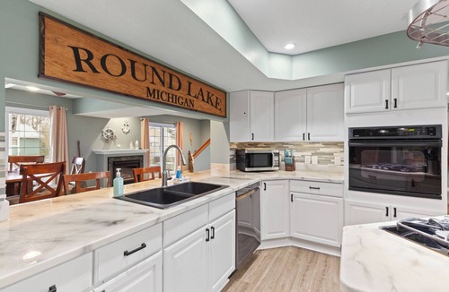 Manitou Beach-Devils Lake House | Round Lake Retreat Sleeps 10 with optional Pontoon Boat