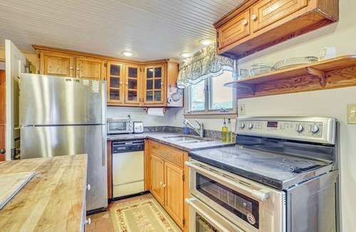 Ladiesburg Cottage | Rural & Historic Detour Escape w/Horses On-site!