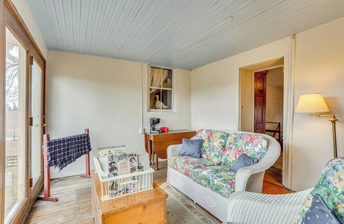 Ladiesburg Cottage | Rural & Historic Detour Escape w/Horses On-site!