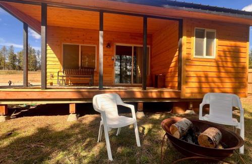 Valley House | Rustic 1 bd 1 ba Cabin at Waitts Lake Resort
