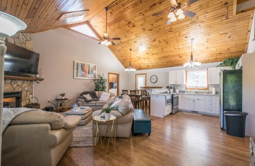 Horse Shoe House | Rustic 4BR w Deck Firepit Darts Near Golf