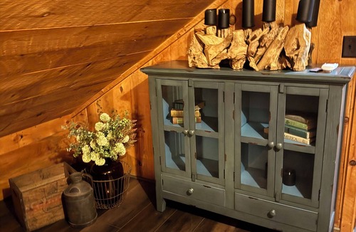 Pembina County House | Rustic 5 Bedroom Gorge River Resort