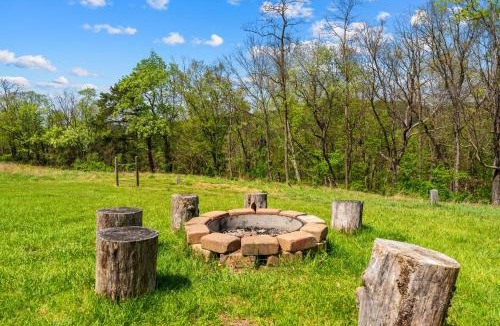 Wardensville House | Rustic Barn Retreat w Hot Tub Game Room & FirePit