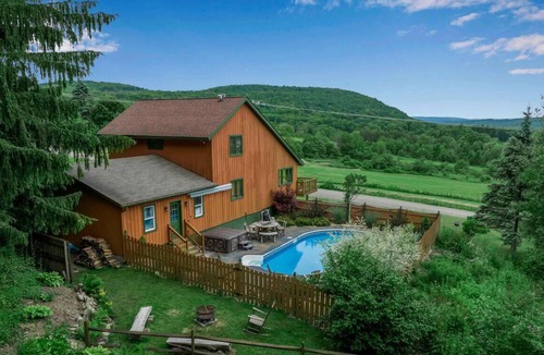 West Valley Ski Chalet | Rustic hillside cabin- hot tub & spectacular views