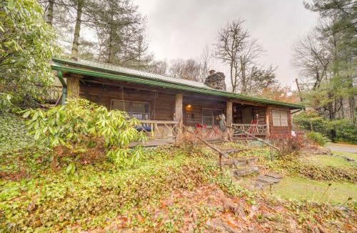 Maggie Valley House | Rustic Maggie Valley Cabin w/Mountain Views!