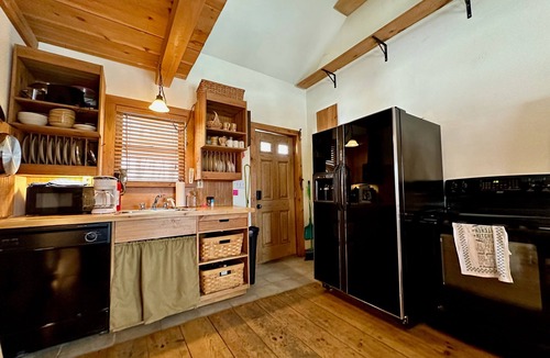 Bethel Cabin | Rustic Mountain View Cabin in Bethel, VT: A Tranquil Green Mountains Retreat