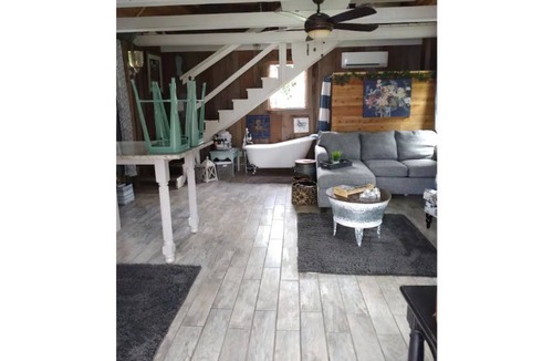 Cottage Grove House | Rustic Romantic Cottage on the river with hot tub