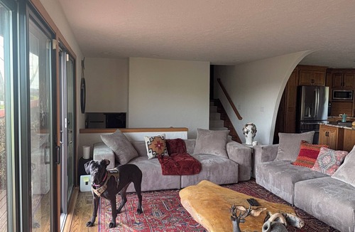 Enumclaw House | Rustic villa vacation rental near Mount Rainier with farm charm,