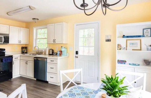 Fredericksburg House | Safe neighborhood near historical sites, restaurants, shopping, plus. Park free.