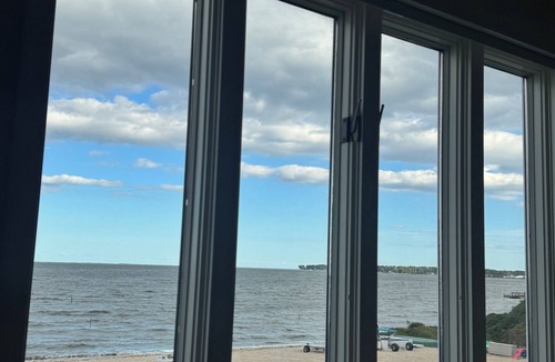 Croom House | SAILORS VIEW! 2 bed 2 bath Beachfront Home