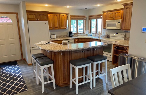 Isle Cabin | Sandy Point Mille Lacs - Sunset Views & Walking Distance to Hunter's Point!