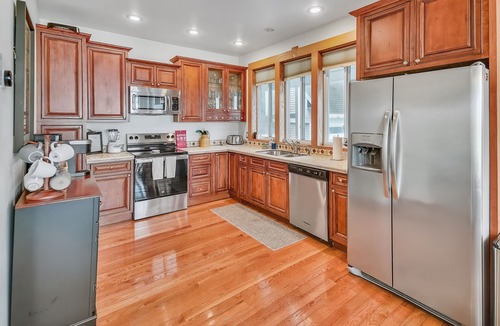 Saratoga Springs House | Saratoga Lakeside Lookout|9 Beds|EV Charger|Views