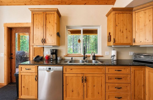 Ardenvoir Cabin | Sauna | Deck | Firepit | Near Lakes | WIFI | BBQ