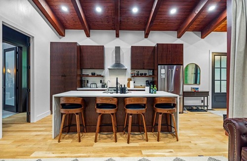Rogers House | Scenic Cabin | Hot Tub | Sleeps 4 | Modern Comfort
