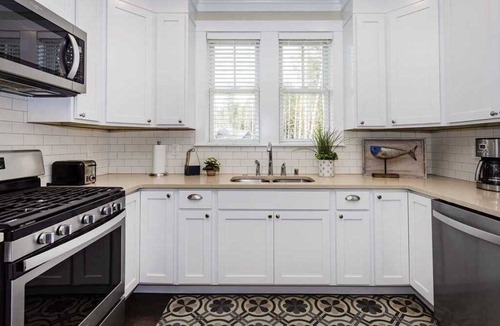 Seabrook House | Seabrook's Northwest Passage, located at the end of a quiet street!