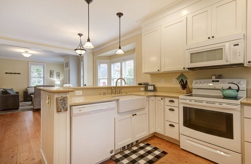 Seabrook House | Seabrook's Sunny Side Up: Dog Friendly!