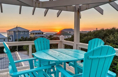 Seacrest House | Seacrest Sunset by AvantStay Steps to the Beach Pet Friendly Pool BBQ