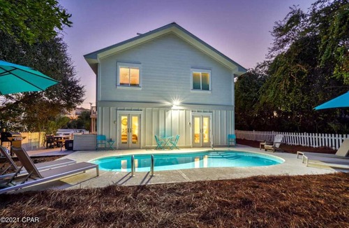 Seacrest House | Seacrest Sunset by AvantStay Steps to the Beach Pet Friendly Pool BBQ